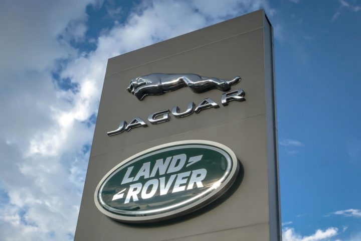 jaguar-land-rover-stoppt-us-lieferungen-wegen-trump-zöllen