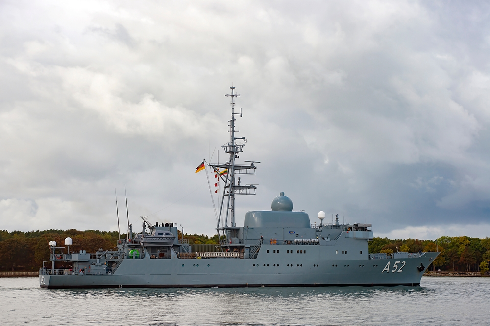 modernisierung:-marine-setzt-auf-kanadisches-cms-330