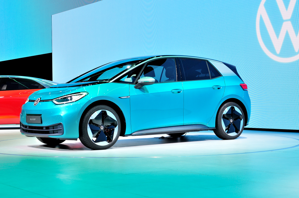 vw-id.3-zieht-an-tesla-in-deutschland-vorbei