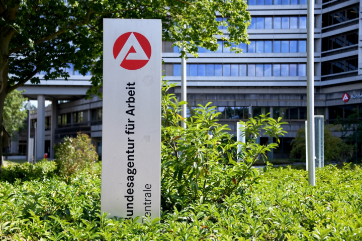 industrie-verliert-jeden-monat-15.000-arbeitsplätze