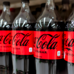 Coca-Cola hebt Gewinnprognose nach starkem Quartal an